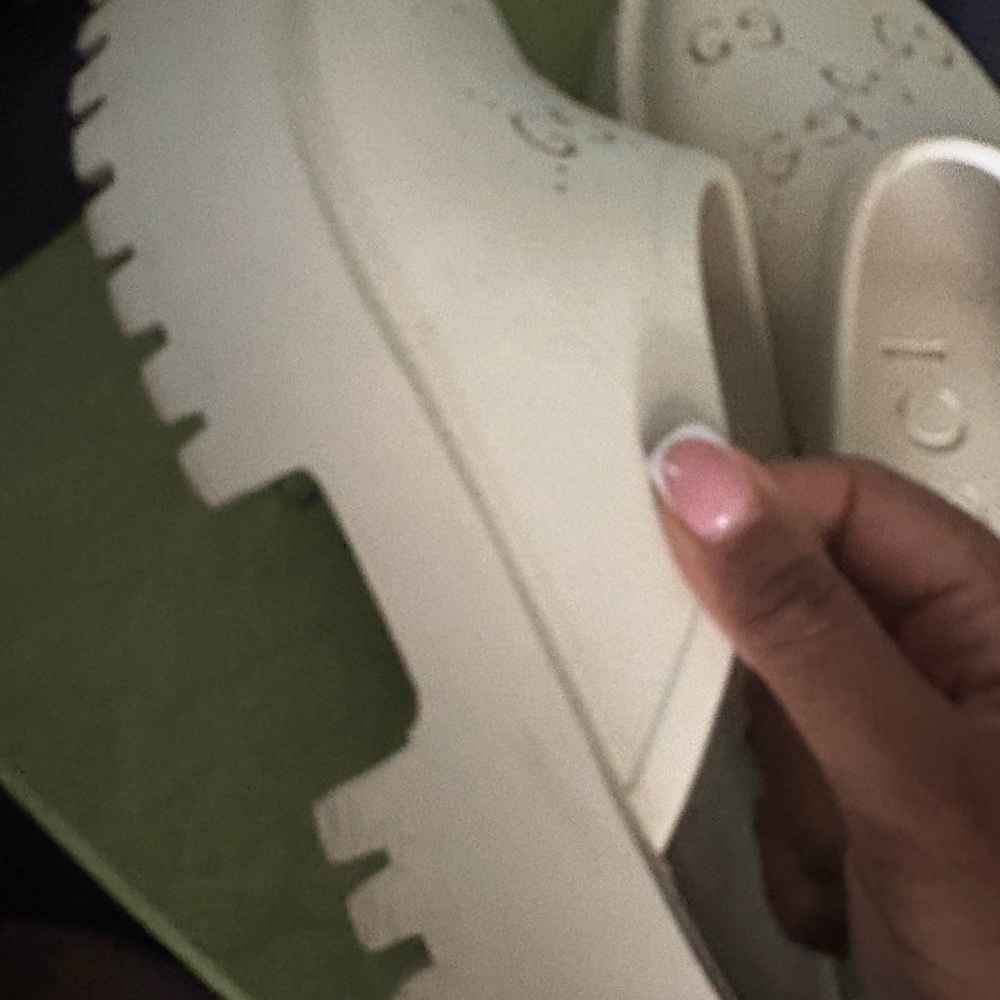 Gucci Beige and White Packaging - Picture 5 of 8